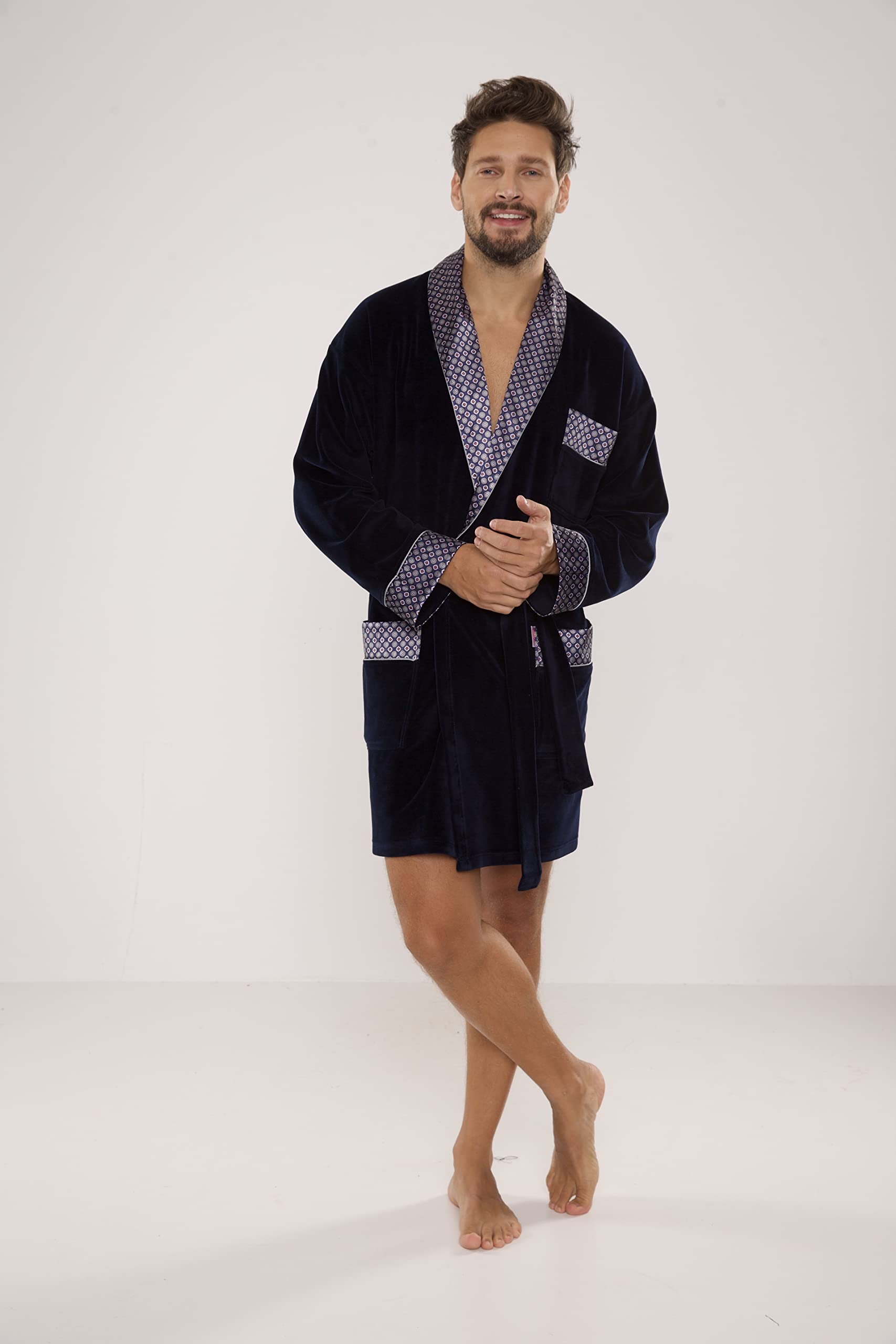 FOREX Lingerie moderner und bequemer Herren Bademantel aus Velours oder Baumwolle, made in EU, verschiedene Modelle