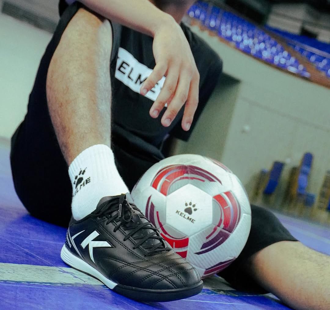KELME Chaussures de football d'intérieur pour homme - Chaussures de futsal professionnelles respirantes - Chaussures de football athlétiques pour intérieur TF