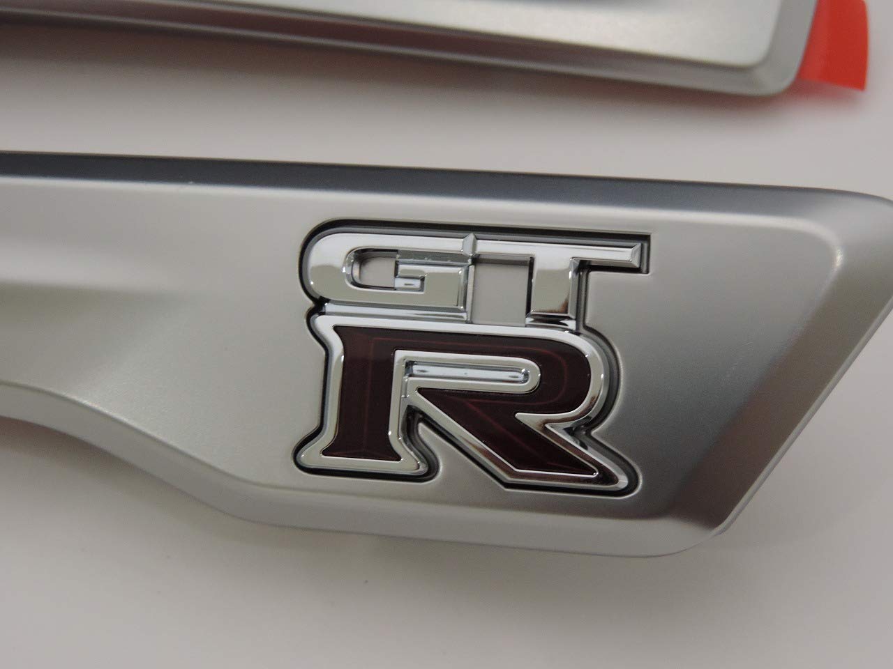 Amazon | ニッサン 日産純正 GT-R R35用 フェンダーサイド エンブレム 