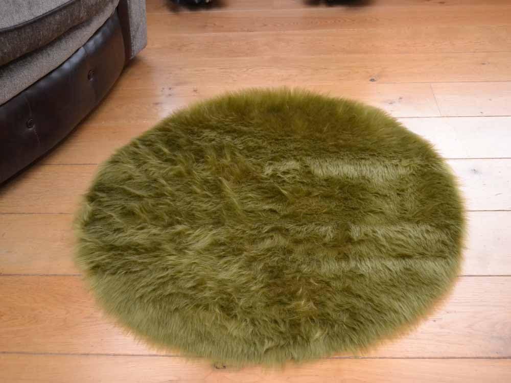 Faux Fur Soft Moss Green Circular Sheepskin Style Rug Available In 2 Sizes (85cm Diameter)