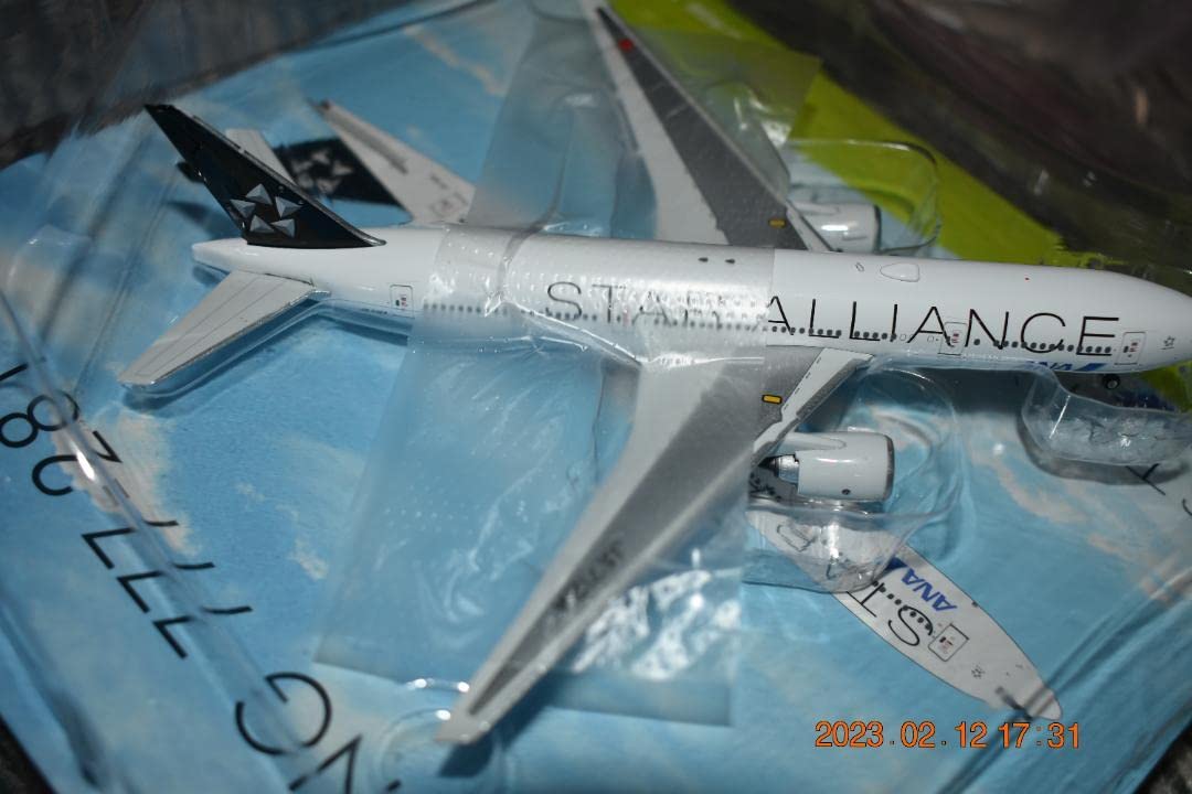 1/400 ANA B777-200 スタアラ　着払赤字処分 Amazon.co.jp: 1 400 ANA B777-200 スタアラ 着払赤字処分