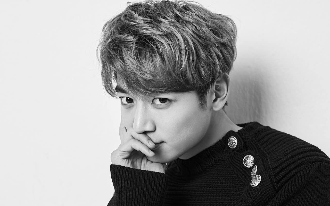 POSTERDADDY Gang Dong Won Korean Actor Monochrome Matte Finish Wall Poster Print 12 x 18 Inch (Multicolor) PD-07838