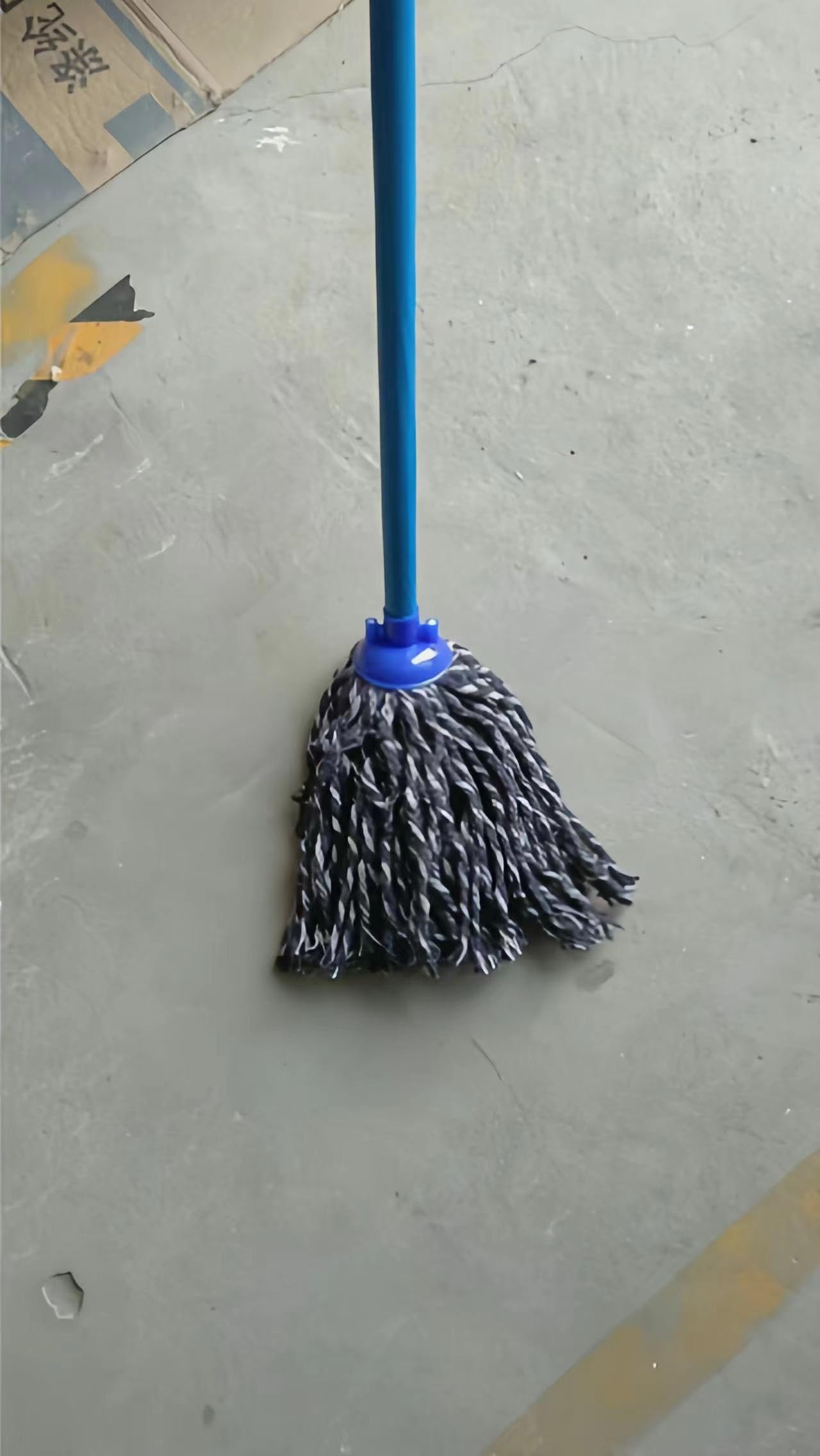 Quick Change Metal Head Mop Handle for No. 20 & Up Heads, 54in Wood Handle