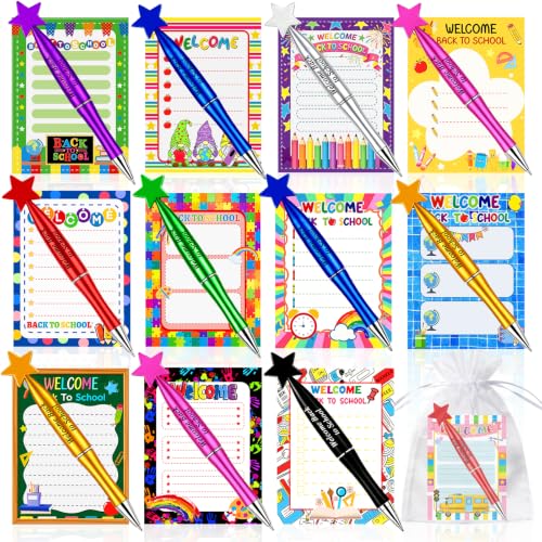 Recuerdos para el primer día de escuela con cuadernos coloridos y bolígrafos de estrella