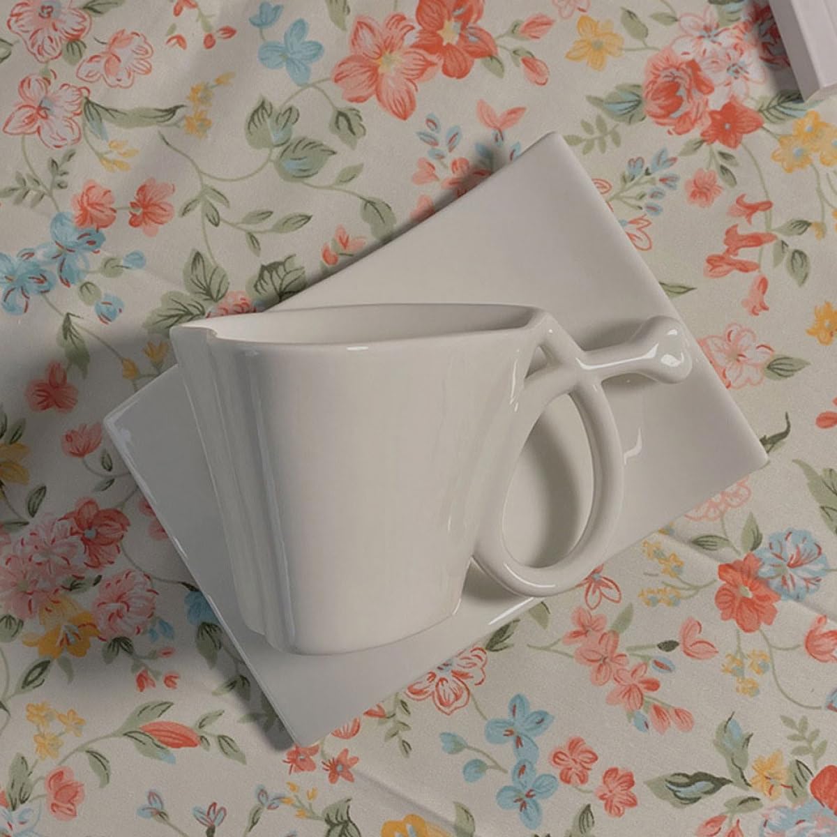 MAGICLULU Kaffeetassen Satz aus Weißem Porzellan mit Herzform und Praktischem Unterteller für Zuhause und Restaurant Ergonomisches Design und Verarbeitung