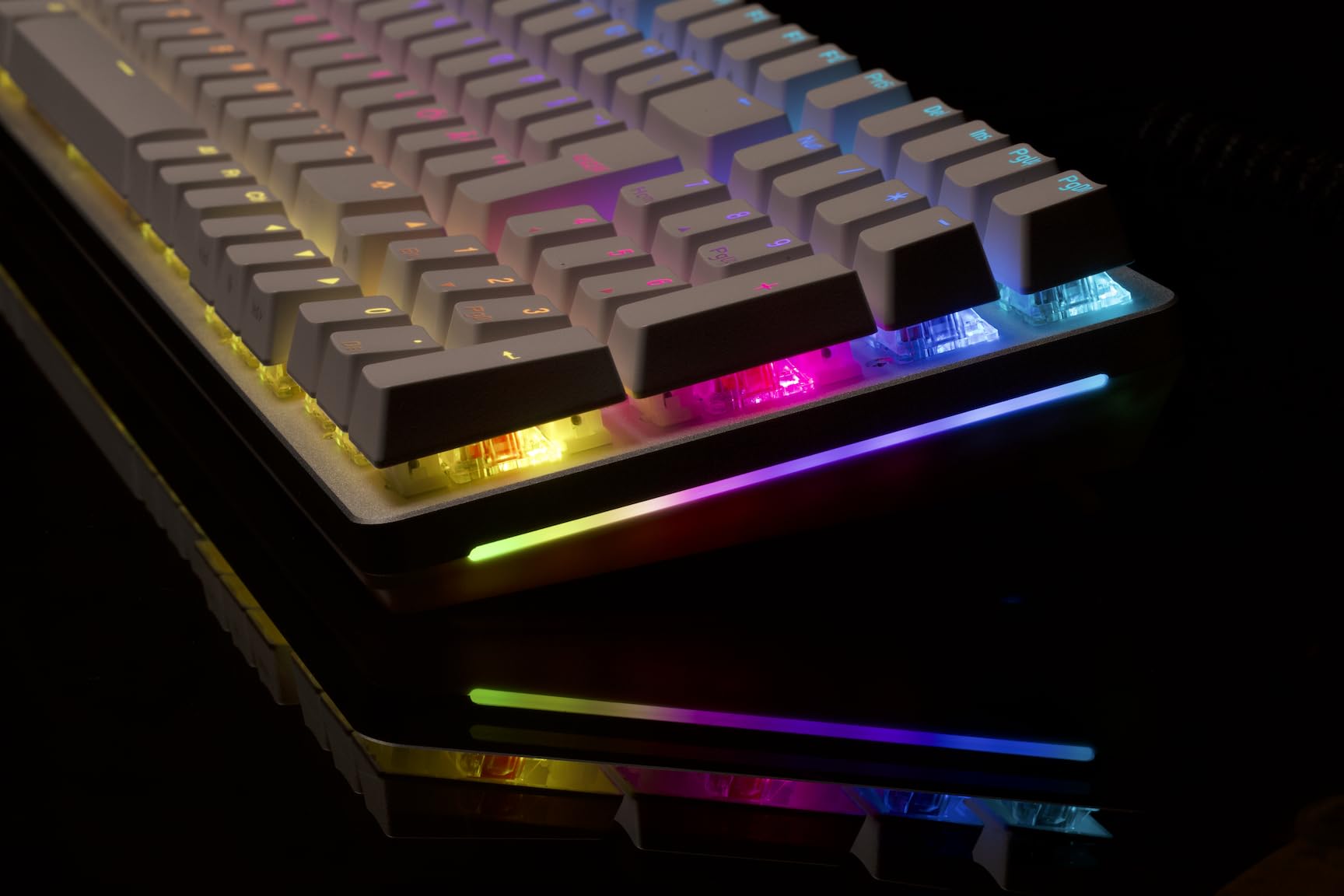 GLORIOUS GMMK 2 Full Size 96% Teclado Mecánico Hot Swap QWERTY ES (Blanco) | Switches lineales preengrasados, retroiluminación dinámica, placa aluminio, componentes dobles duraderos, perfil ergonómico
