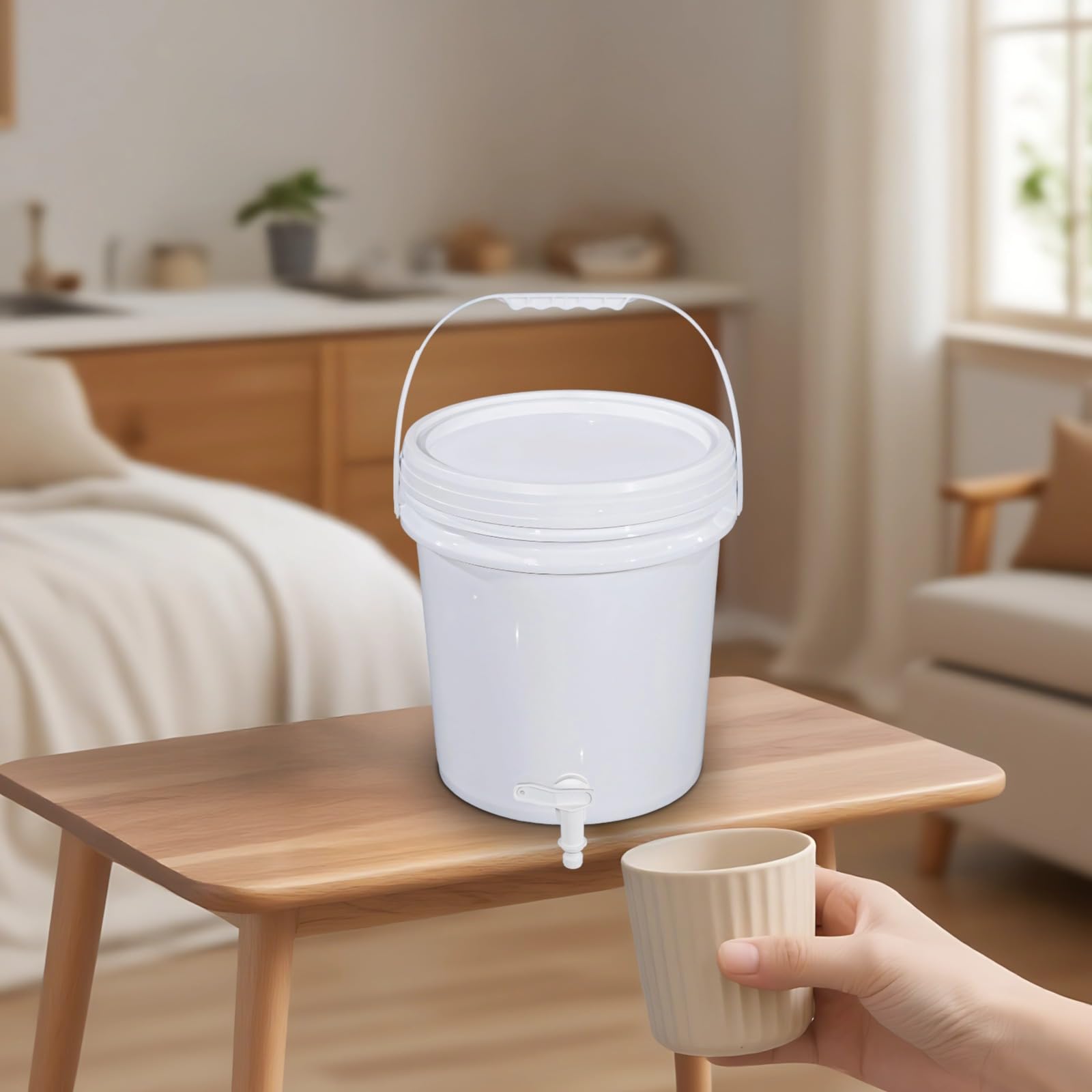 Auslaufsicherer, lebensmittelechter Eimer, 10 l, Kunststoff-Wasserbehälter, stapelbar, Schraubverschluss und Zapfhahn, für Haushalt und Lebensmittel, Flüssigkeitsaufbewahrung und -dosierung