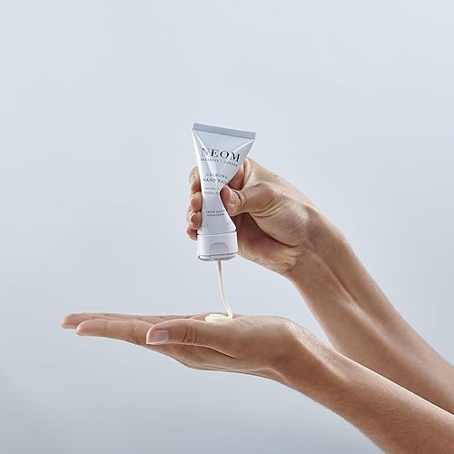 Miniatura 4 de NEOM Bálsamo de manos calmante, 1.0 fl oz | Lavanda, jazmín y palo de rosa | Hidratante y nutritiva | Manteca de karité | Fragancia 100% natural