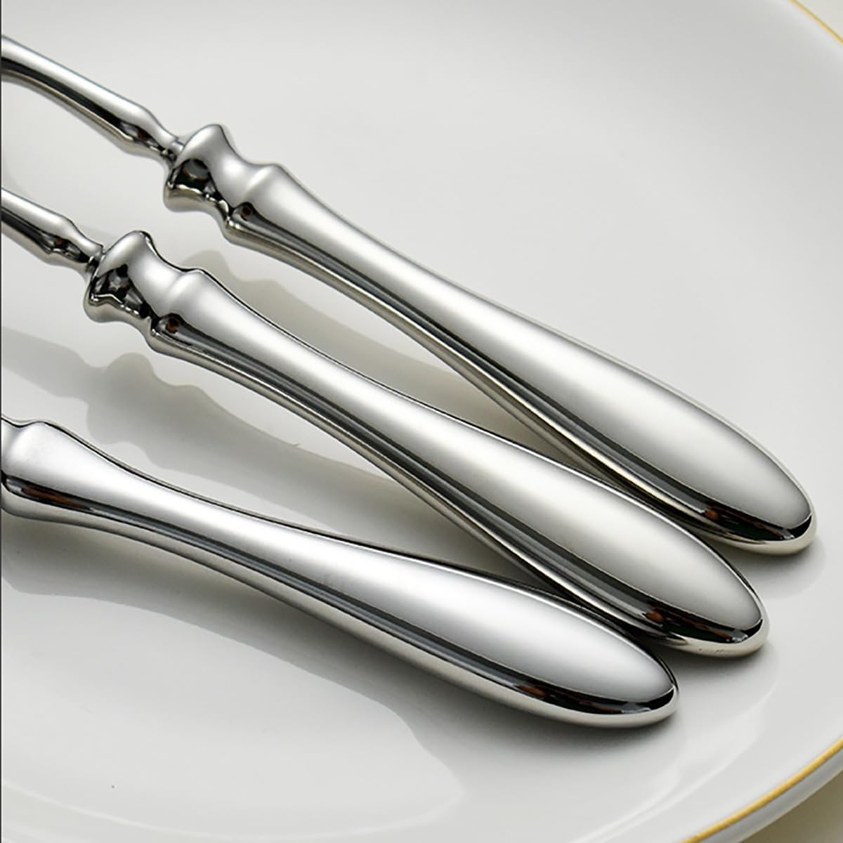 Ce Service de Couverts de Luxe pour 12 Personnes Comprend 60 pièces d'ustensiles allemands en Acier Inoxydable 18/8, Dont Fourchette, Couteau et cuillère. Couleur Argent - 50 pièces pour 10
