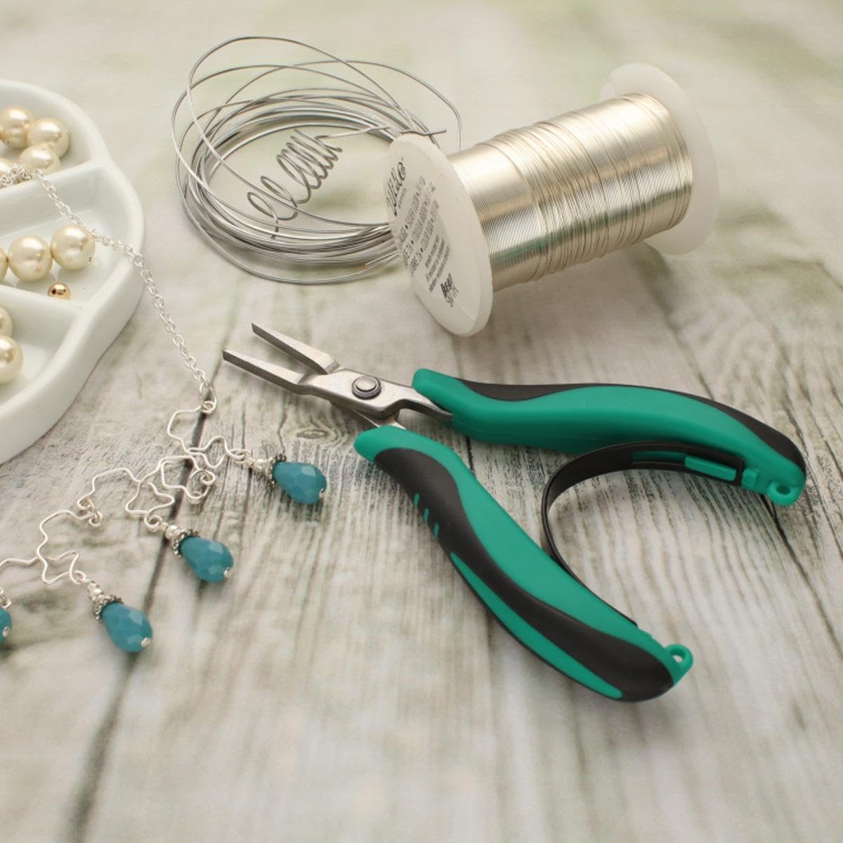 The Beadsmith Pinze a becco piatto sottile, serie Micro Grip, 127 mm, impugnatura comoda con design a molla, testa in acciaio inox finemente lucidato, strumento di qualità per la creazione di gioielli