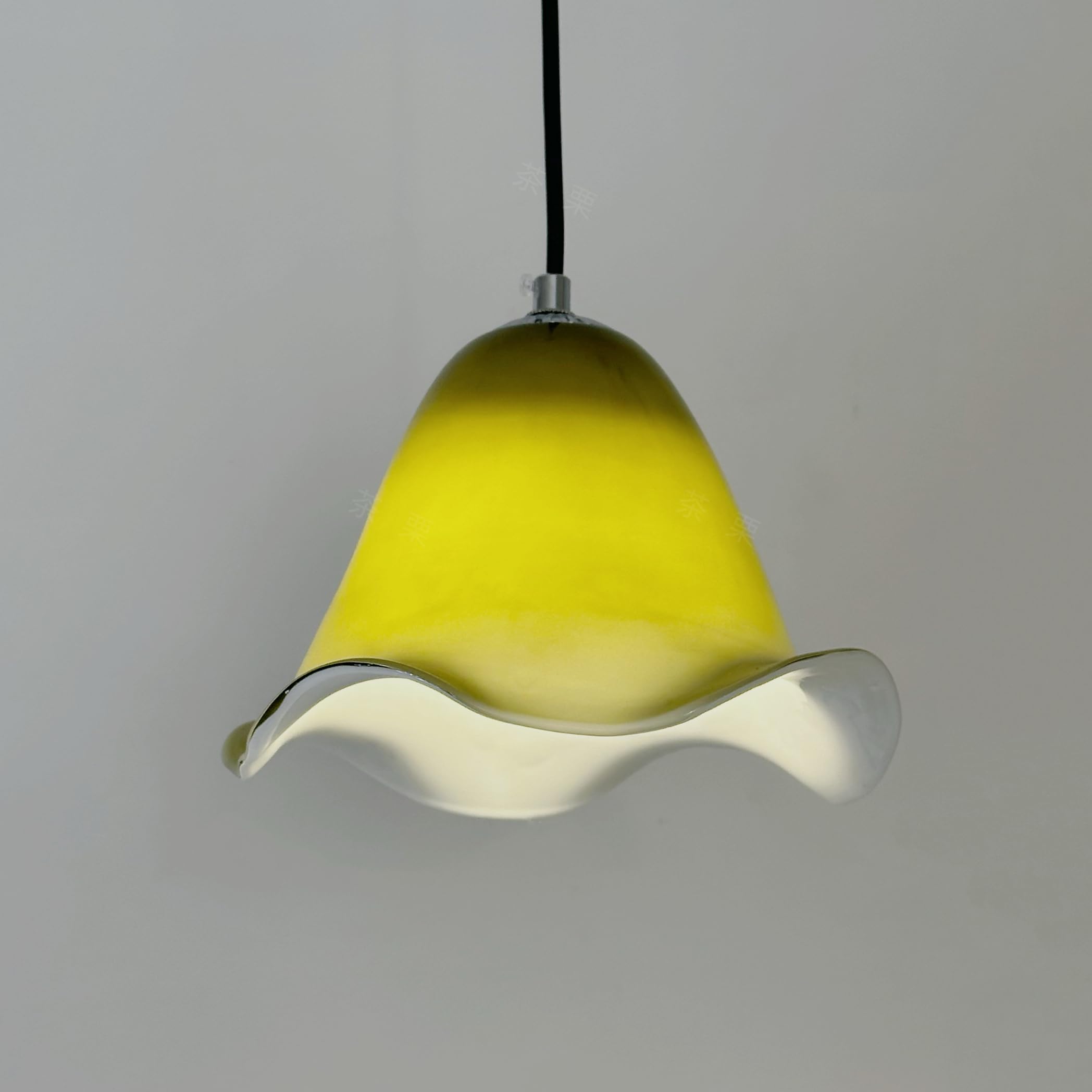 Lustre moderne vert pour îlot de cuisine et chambre au style ferme ancienne