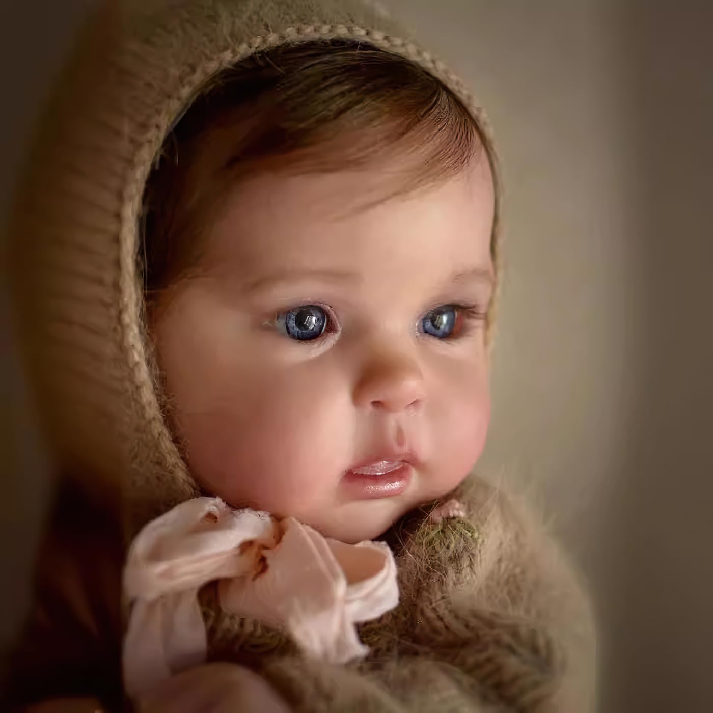 MineeQu 19 cali Zakorzenione włosy Urocza lalka Reborn Baby z miękkiego winylu Realistyczne nowonarodzone lalki dziewczęce w brązowym wełnianym zestawie Zabawki Prezenty dla dziewczynek w wieku 3+