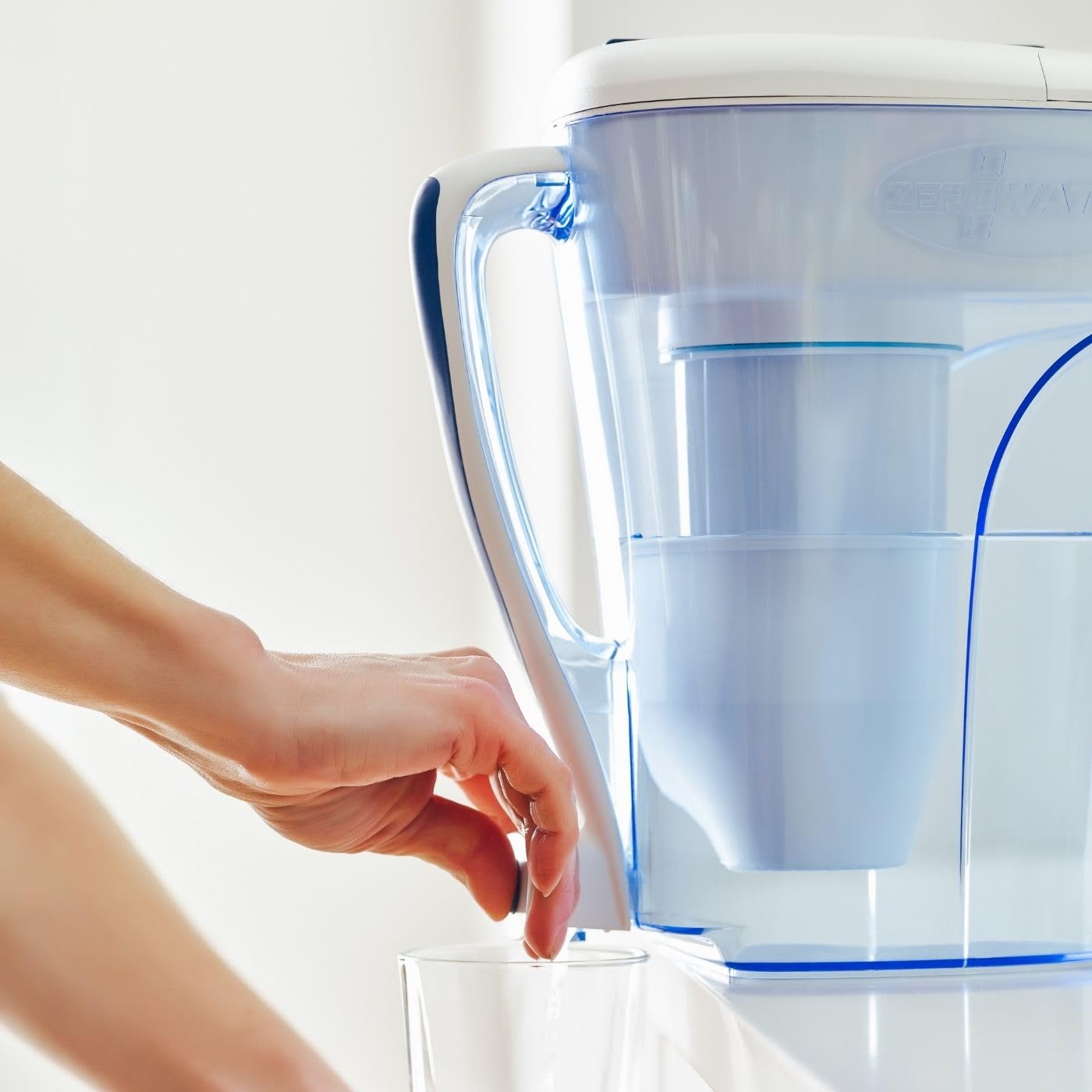 ZeroWater Pack Carafe filtrante d'eau 2,4 L avec 3 Cartouches de filtre à eau de rechange et Indicateur de qualité d'eau, sans BPA et certifié pour réduire Le Plomb et Les Autres métaux Lourds