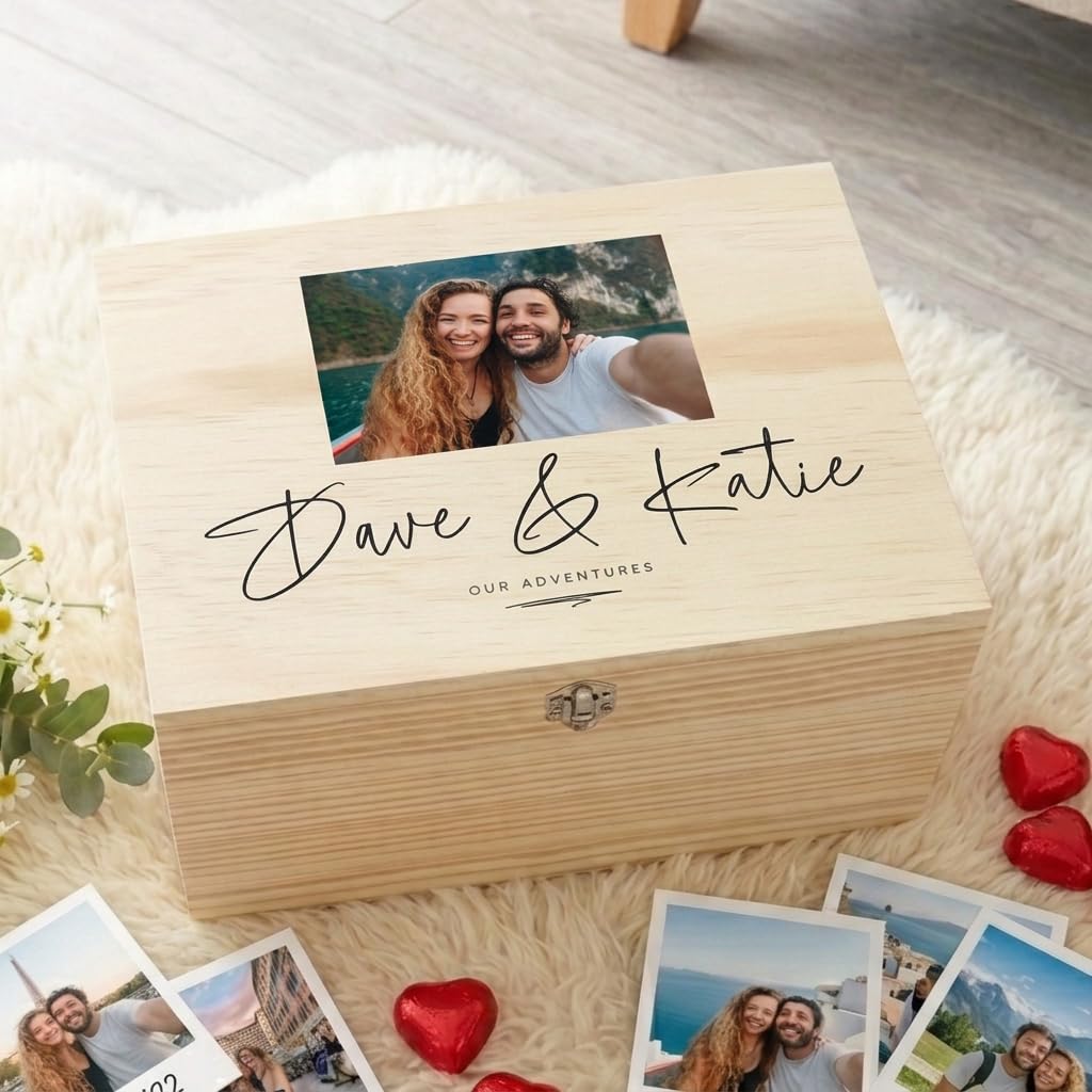 Caja de recuerdos personalizada con nombres de parejas, caja de recuerdos de madera de pino con bisagras y cierre, regalo de San Valentín, aniversario, boda, 30 x 22,9 x 18 cm