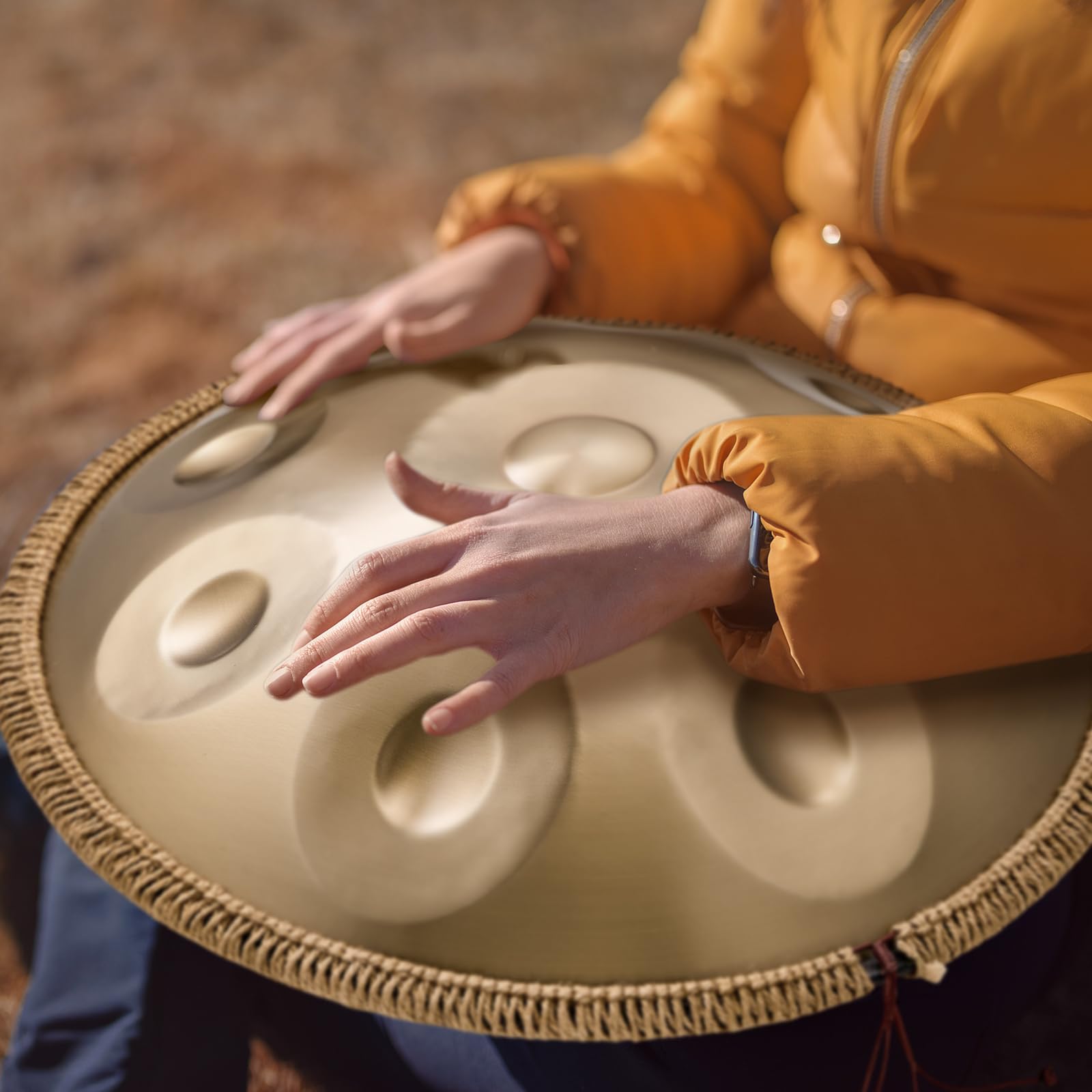VEVOR Handpan, 55 cm, 9 Noten, D-Moll-Handtrommel, Drum-Instrument mit Schlägeln, 440-Hz-Handpan-Ständer & Tragetasche, Heilende Klangtrommel aus Stahl, Schlaginstrumente für Erwachsene & Anfänger