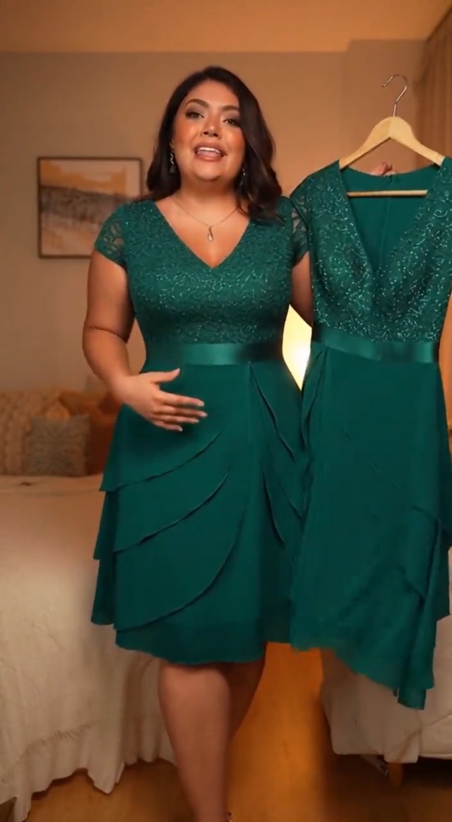 ドレスフォーム ミッシーサイズ 10 Elise Embroidered Pleated Tulle Midi Dress - PLUS SIZE | Tadashi Shoji