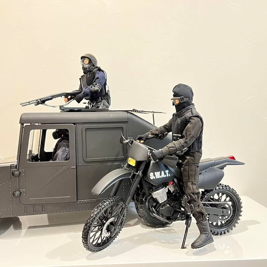 【ウェイン】1/6 SWATとnight ops jumper 2体セット ウェイン】1/6 SWATとnight ops jumper 2体セット WOMA TOYS