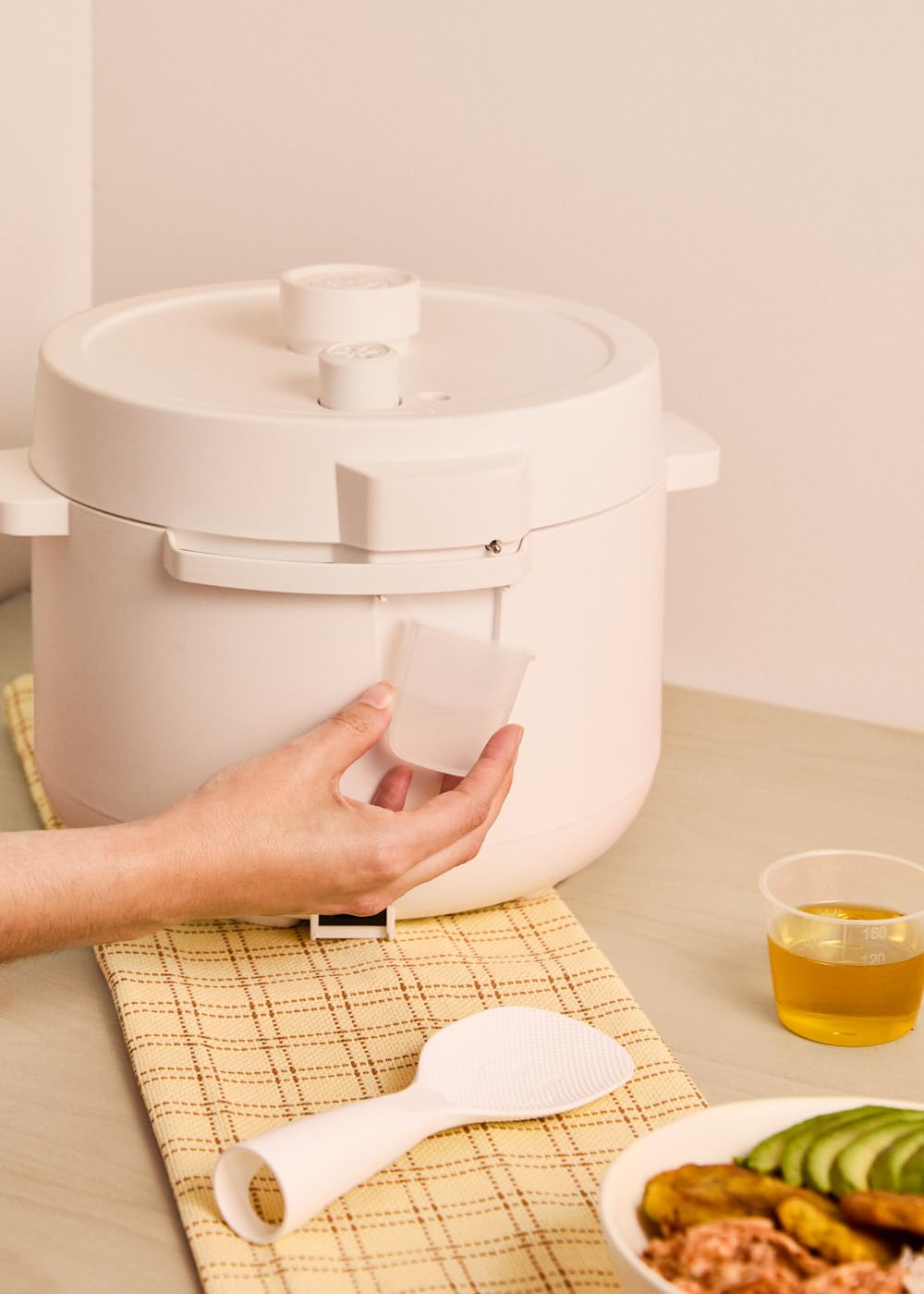 CREATE/PRESSURE COOKER STUDIO/Multifunktioneller programmierbarer elektrischer Schnellkochtopf 4L Cremeweiß / 15 Funktionen, 24h Timer, Keramik-Antihaftbeschichtung, Sicherheitsventil, 1200W