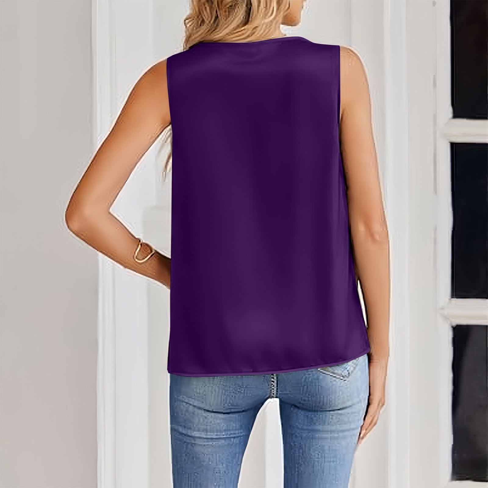 Camiseta sin mangas de satén de color liso con cuello alto para mujer