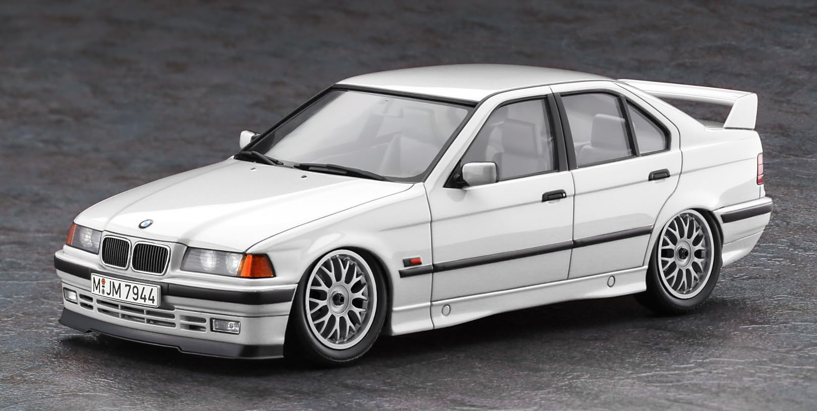 Amazon | ハセガワ 1/24 B M W 320i “カスタムバージョン” プラモデル