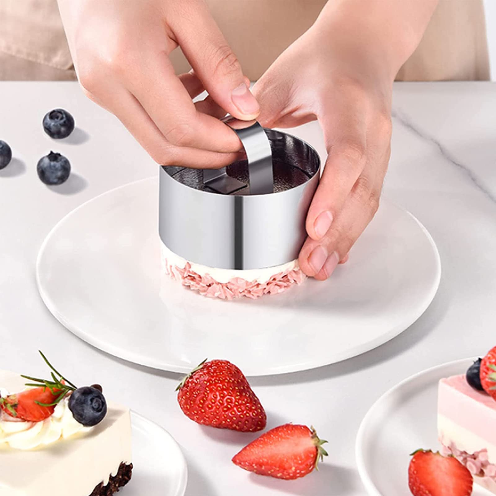 6 Emporte-pièces Ronds En Inox 7,5 Cm - Cercles à Pâtisserie Avec Plaque Presse - Idéal Mousses, Desserts - Inclus Spatule - 2