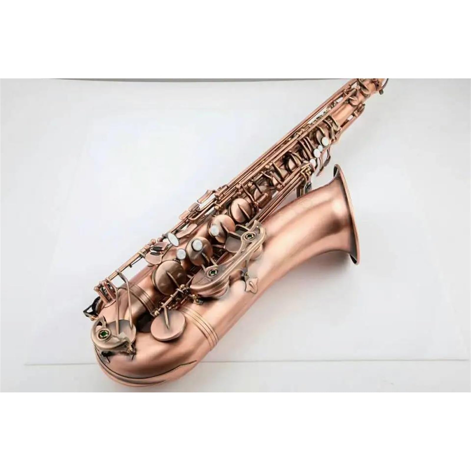 Saxofón Saxofón Tenor Antiguo Instrumento Musical De Simulación Profesional Tocando Saxofón Tenor