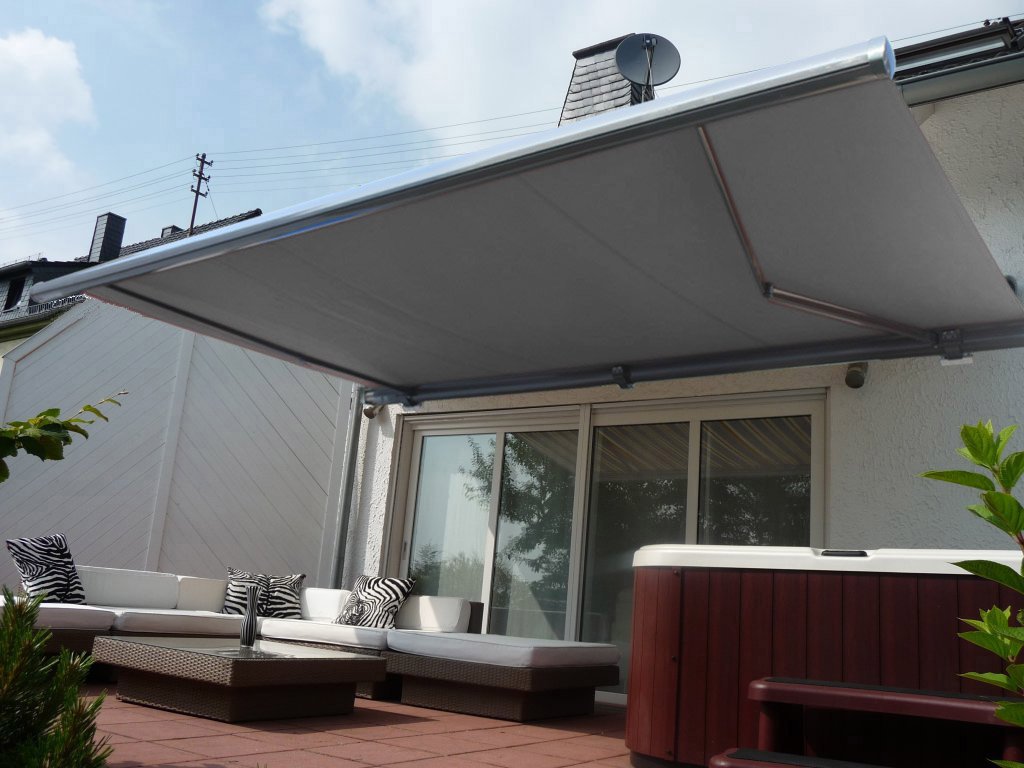Store banne électrique 600 x 300 cm gris clair