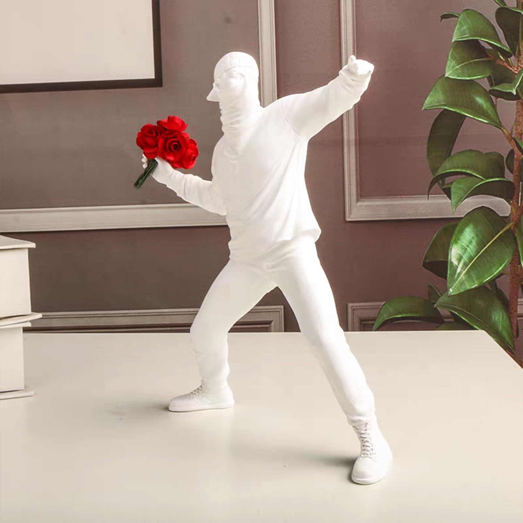 Banksy Figura Scultura Il Lanciatore di Fiori, Figura Decorativa Street Art per Ufficio Domestico Soggiorno Collezioni d'Arte Decorazioni (Bianco)