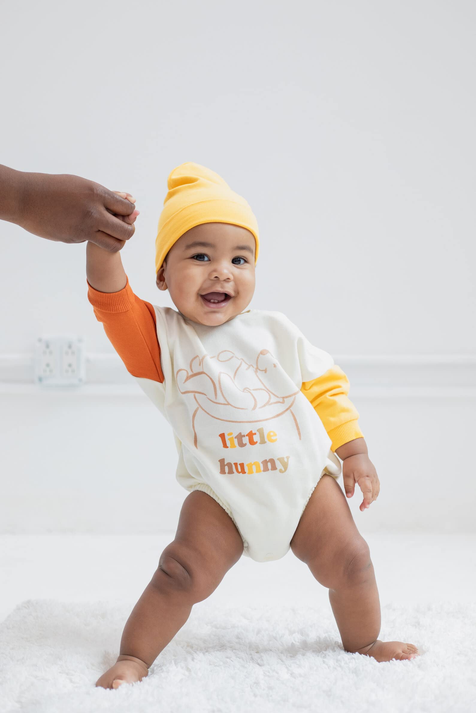 Disney Minnie Mouse Mickey Mouse Winnie Puuh Langarm-Body und große Babymütze aus französischem Frottee
