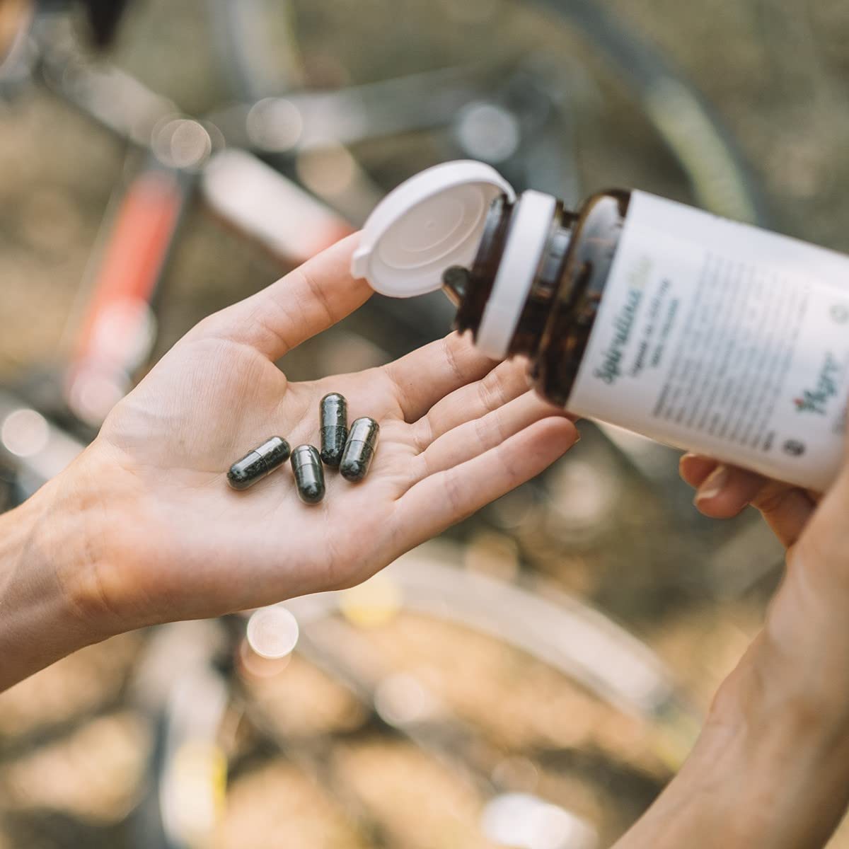 Integratore alimentare con spirulina biologica, coltivata in Italia. Confezione da 100 capsule.