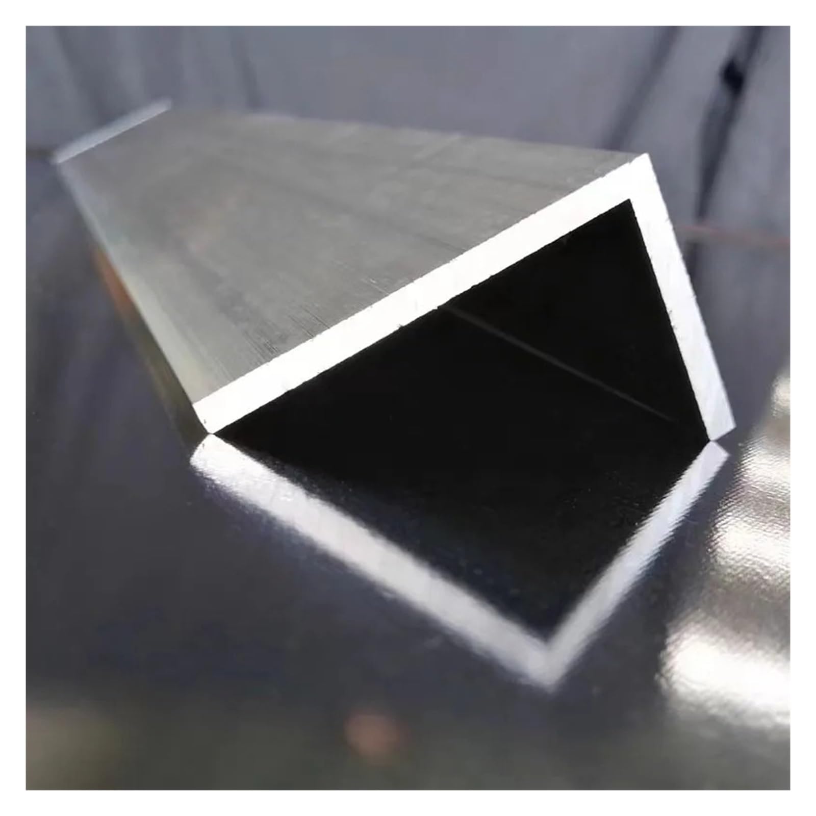 Ángulo de aluminio Perfil triangular con borde de aleación de aluminio en forma de L