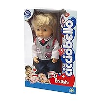 Cicciobello Giochi Preziosi British 30 Cm Vestito Con Abiti Da College Inglese Con Patches Per Personalizzarlo, Per Bambini A Partire Dai 2 Anni