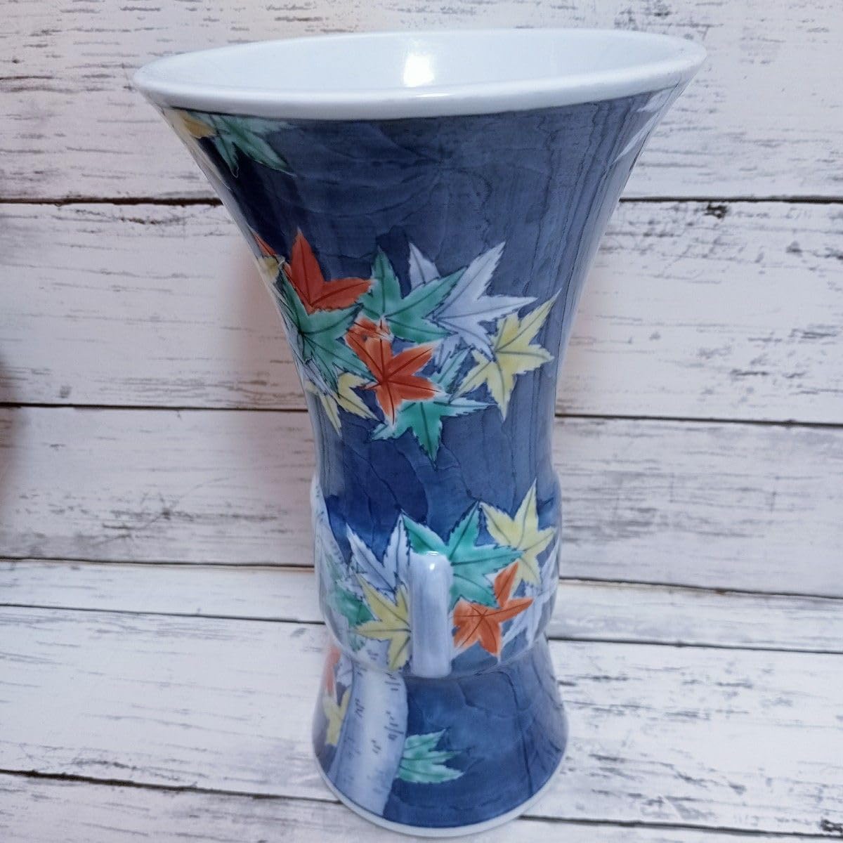 モミジの生け花 青い花瓶付き