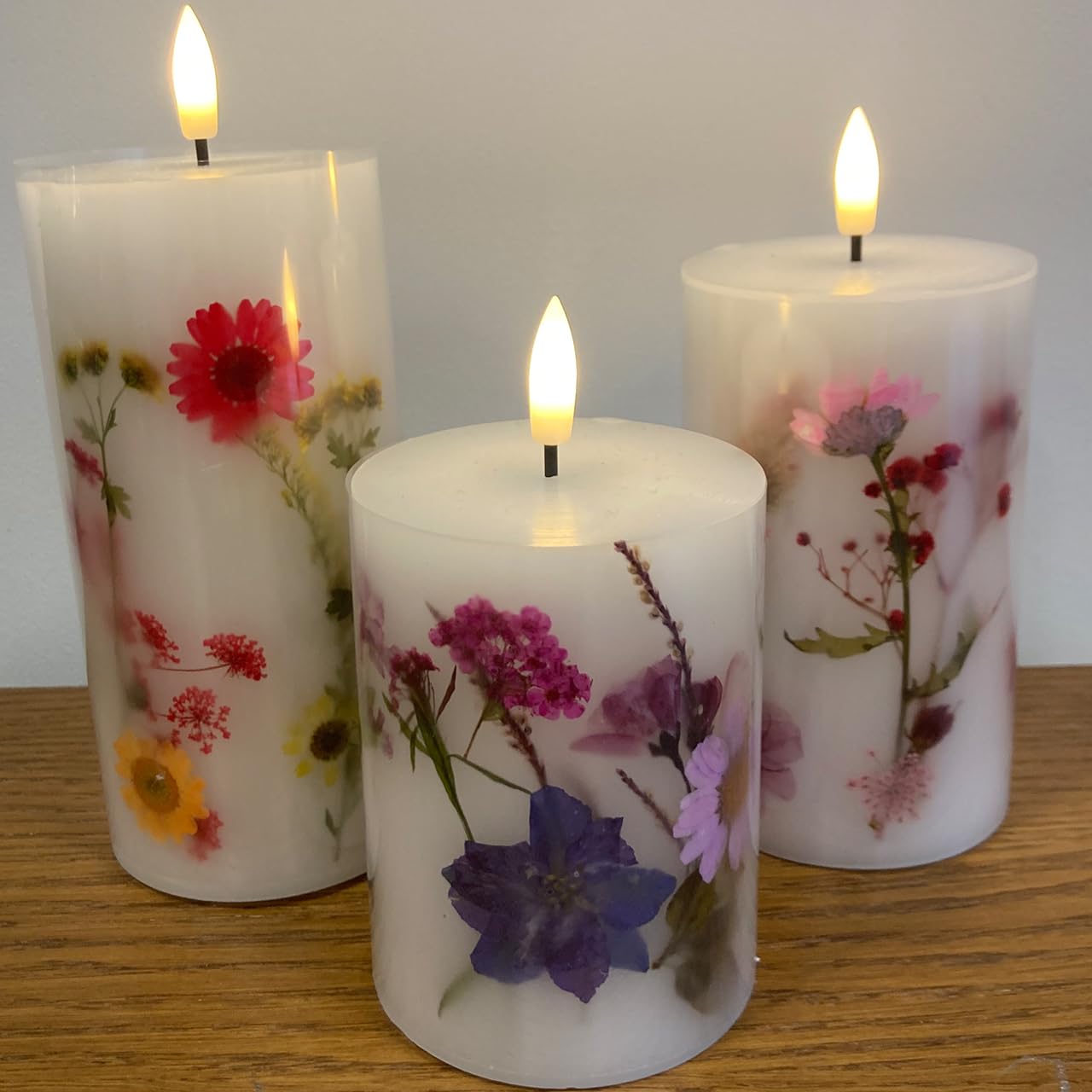 mysmartbuy.com Set of 3 Flower Embedded Real Wax LED Flame Candles - Battery Powered Pillar Candle Lights with Dried Flower Floral Design, Indoor Home Botanical Decoration - Measure H18, H12 & H10cm