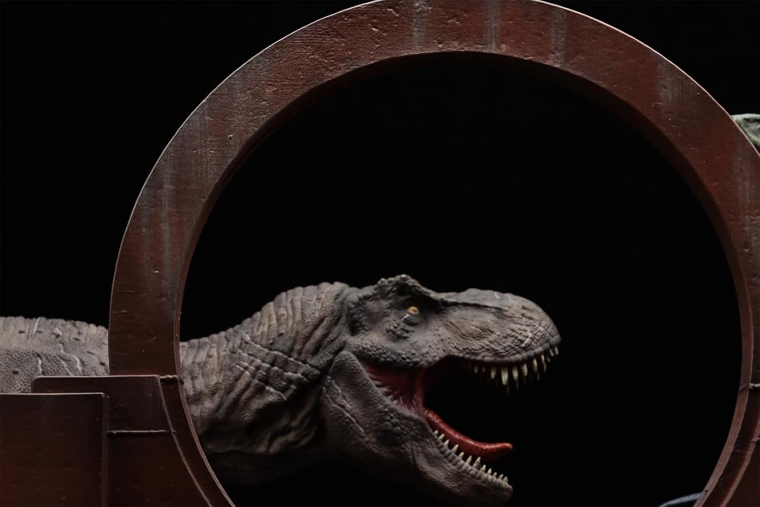 1:30 Scale Therizinosaurus Vs Tyrannosaurus Rex Dark Version Figure