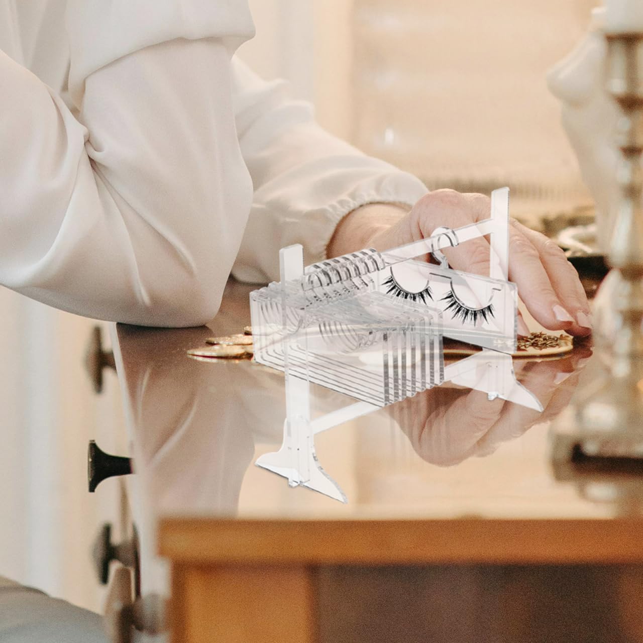 Acrylic Lash Storage Organizer Transparent Eyelash Display Rack Hanger Shape Compact Portable Lash Holder for False and Grafted Lashes Travel and Home Use