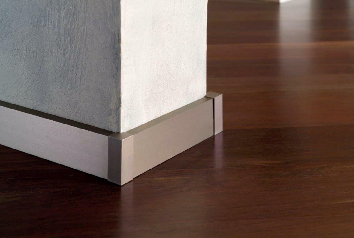 Fußbodenleiste Pulverbeschichtet 60 x 60 x 2500 mm Metall Sockelleiste Fußleiste Pulverbeschichtet Aluminium Pulverbeschichtet Glatt Schrauben Schwarz