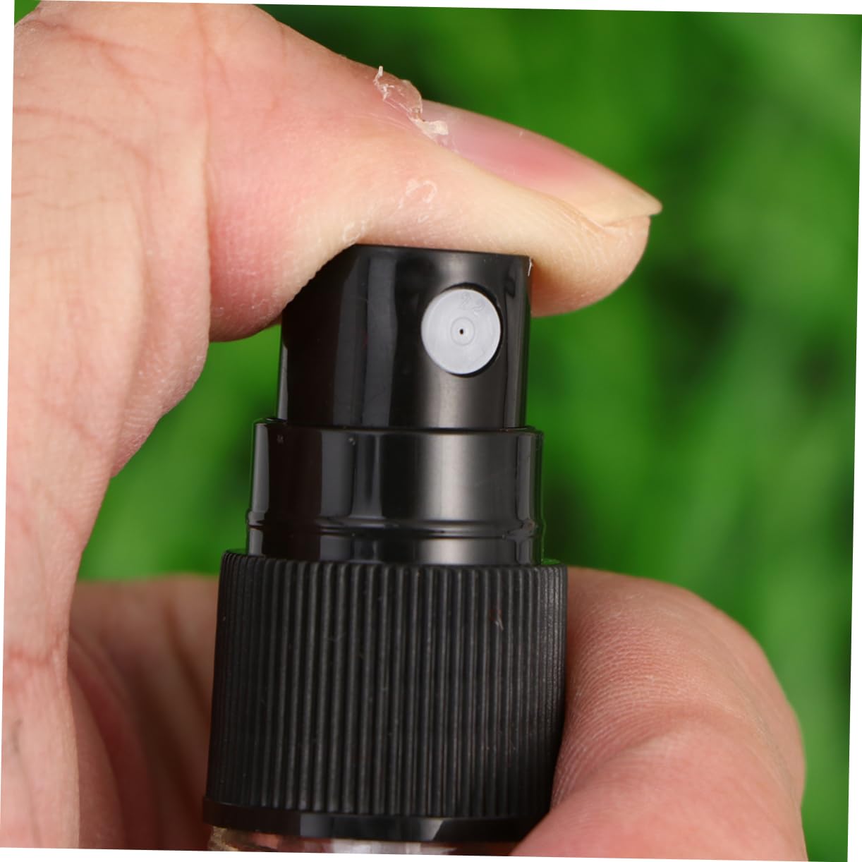 PACKOVE Lot de 6 Flacons Pulvérisateurs en Verre Noir 100ml Rechargeables | Brumisation Uniforme, Format Compact Léger, avec Couvercle de Protection et Bouchon Noir