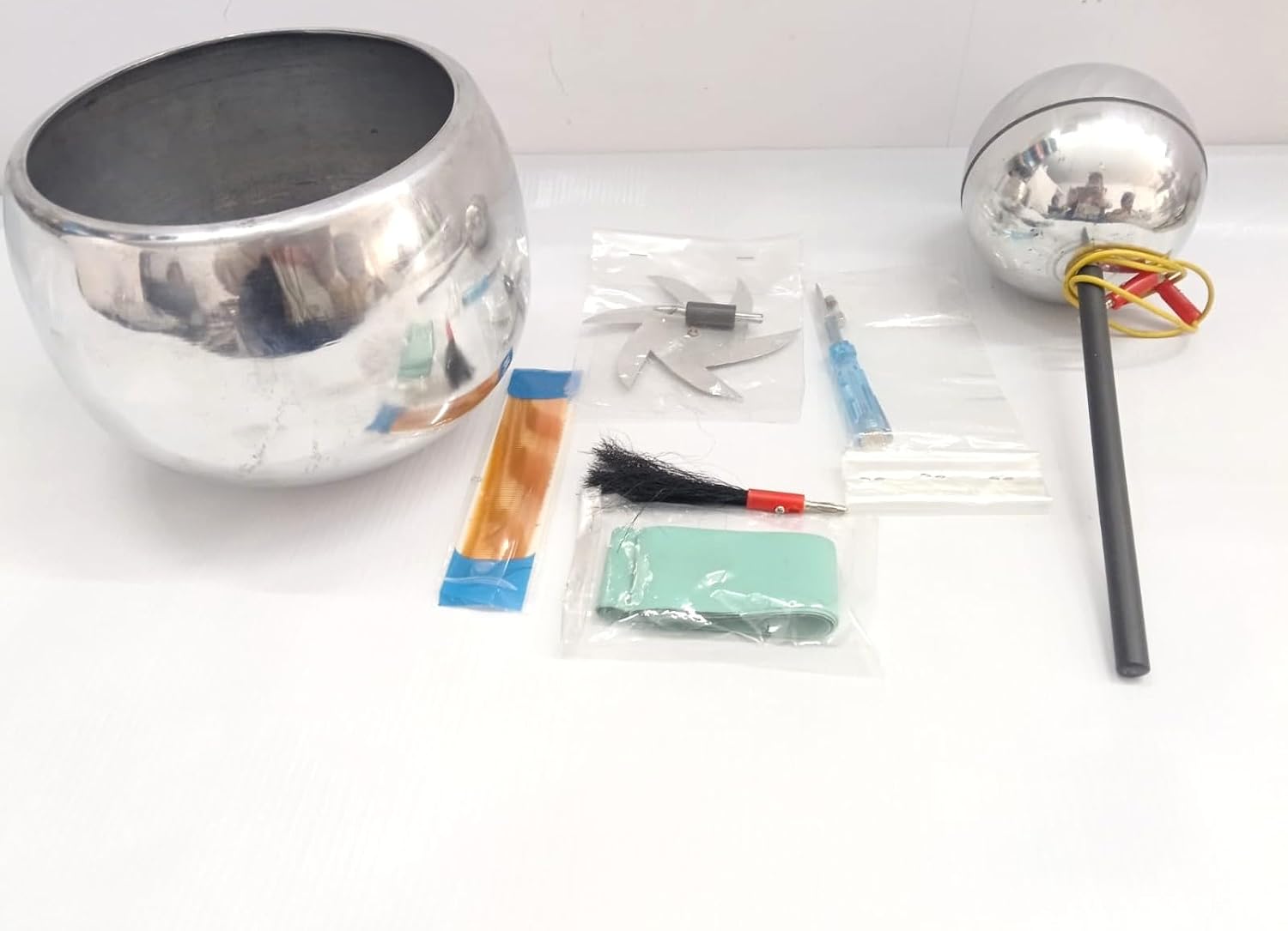 Van De Graaff electrostatic Generator Motorized