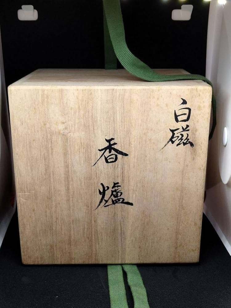 Amazon｜人間国宝 井上萬二本人作 白磁 香炉 陶器 共布、箱、栞