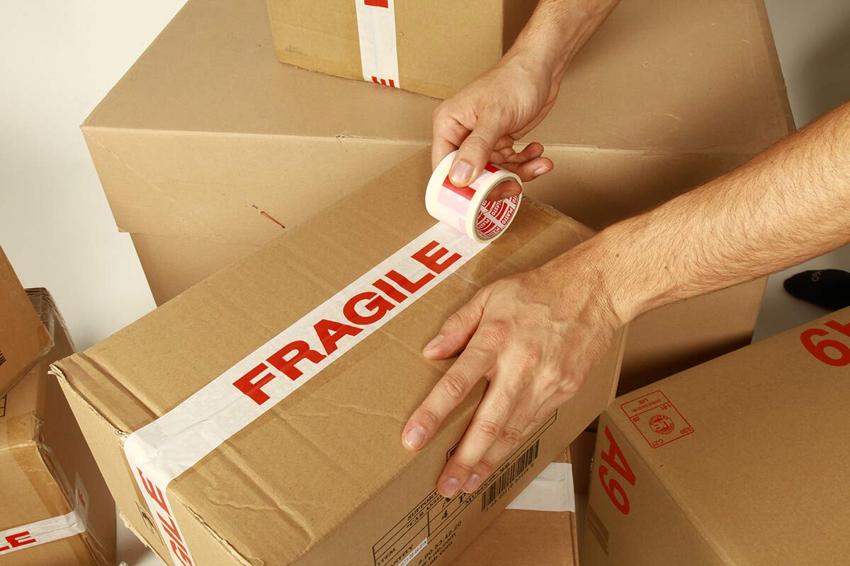 TotalPack Wielozadaniowa, wytrzymała, k taśma najwyższej jakości 48 mm x 66 m. Ta taśma do pakowania zapewnia mocną, bezpieczną i lepką uszczelkę do Twoich kartonowych pudełek. (144 rolek)
