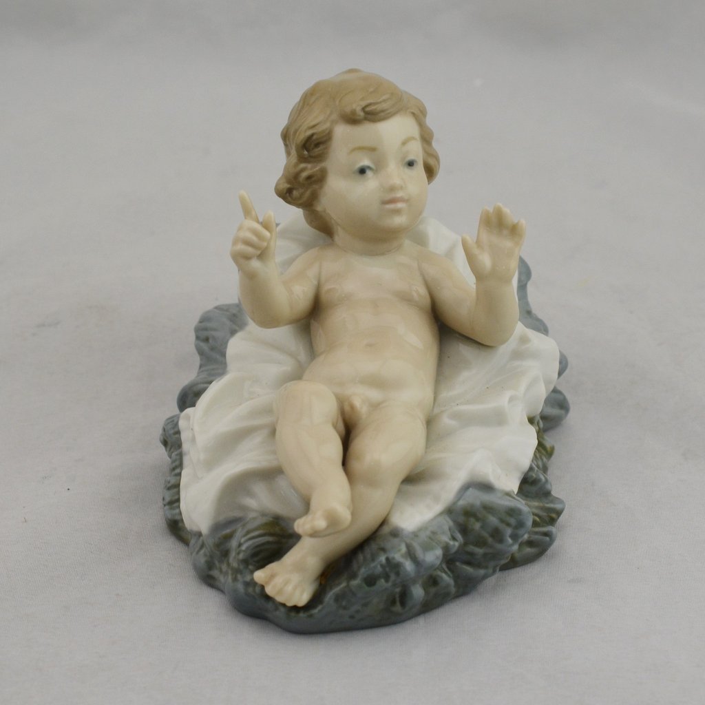 Amazon.com: Lladro Christmas Baby Jesus 1388: Collectible
