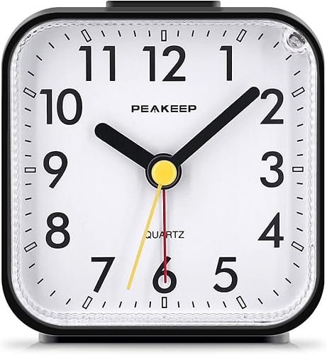 Reloj despertador Peakeep, análogo, con luz y función de repetición, sonido de beep, batería pequeña, suave despertar, volumen cada vez mayor, fácil