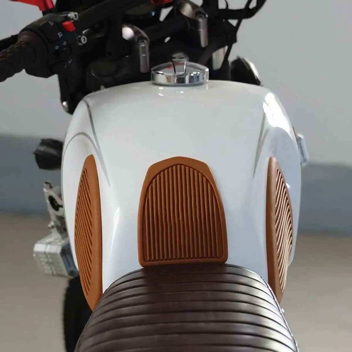 Osłona na zbiornik 3 sztuk/zestaw guma Retro nakładka na zbiornik motocykla zbiornik paliwa nakolannik naklejka ochronna paski naklejka motocykl podkładka trakcyjna Ochronna tarcza zbiornika