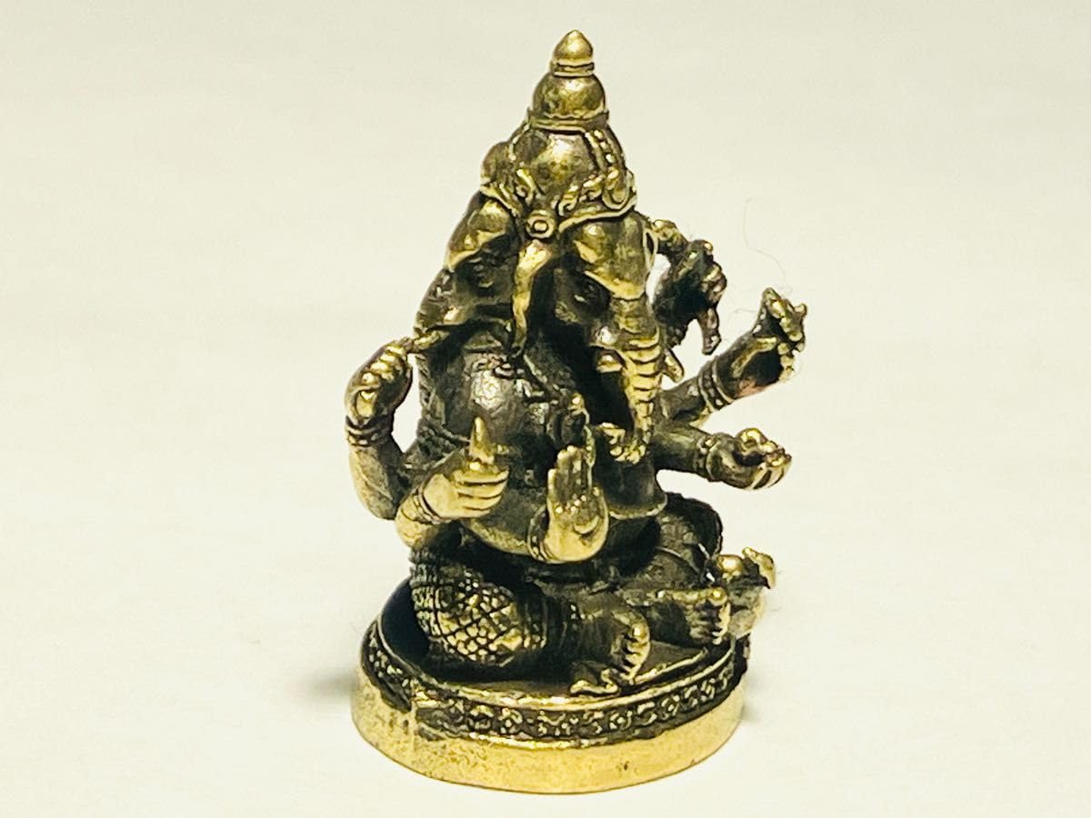 Amazon.co.jp: 顔3つ腕6本のレアなガネーシャ 真鍮無垢