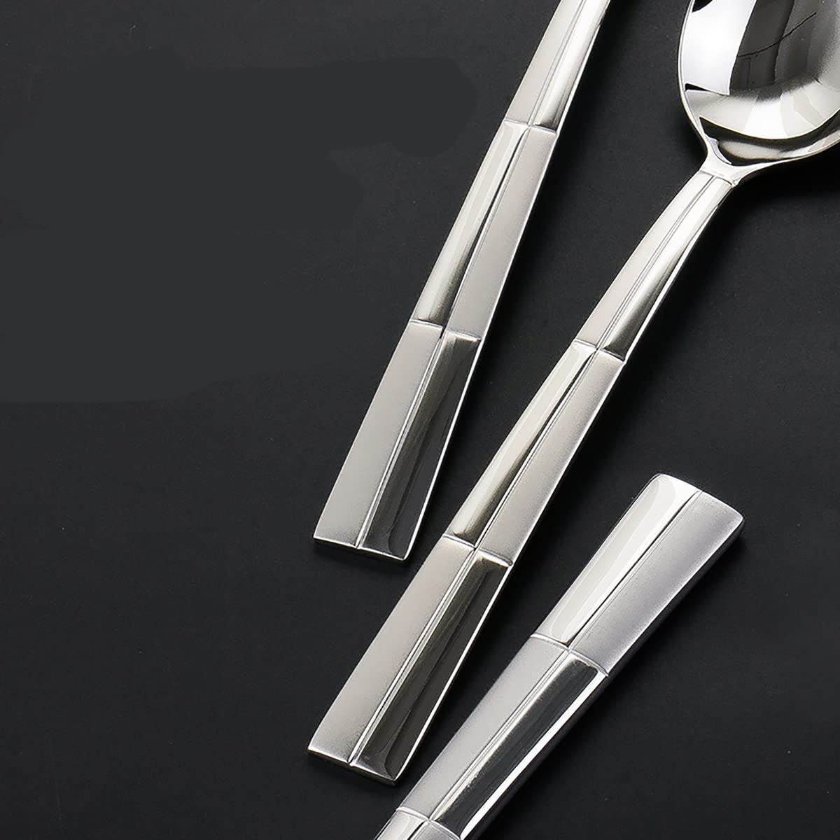 Edelstahlbesteck Besteckset, 24-teiliges Besteckset aus Edelstahl for 6 Personen, luxuriöses Besteckset, inklusive Tafelmesser, Löffel und Gabeln