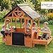 AIYAPLAY Spielhaus Outdoor Kinderspielhaus aus Holz mit Tisch Bank Spülstation Fenster Tür Blumenkastenhalter Gartenhaus für Jungen und Mädchen 3-8 Jahre für Outdoor & Indoor Hellbraun