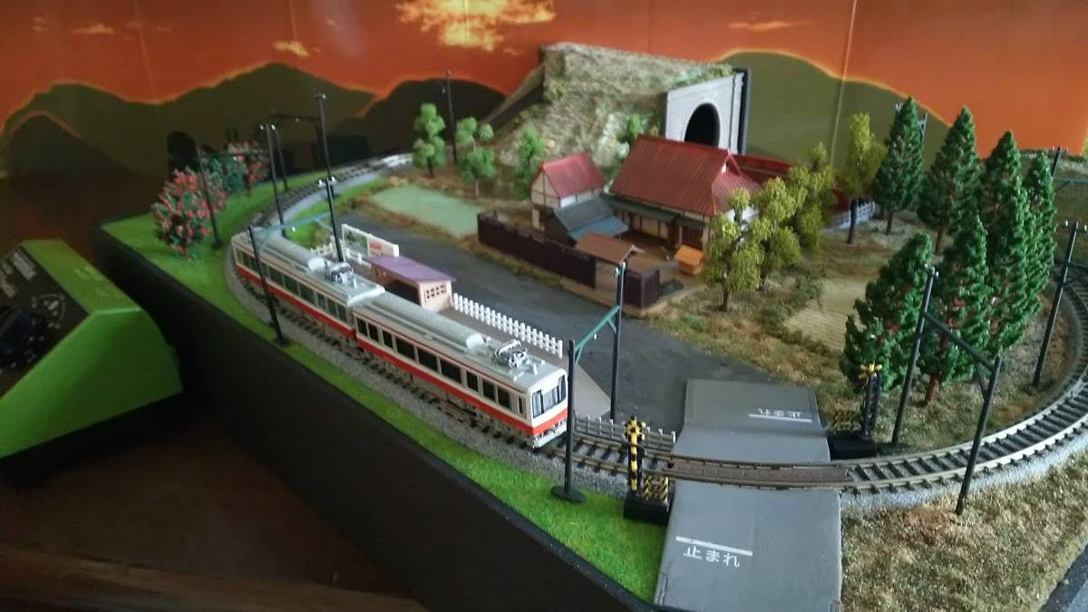 鉄道走行ジオラマ(高原の夏/冬)  TOMIXパワーユニット付き 鉄道走行ジオラマ(高原の夏/冬) TOMIXパワーユニット付き 鉄道