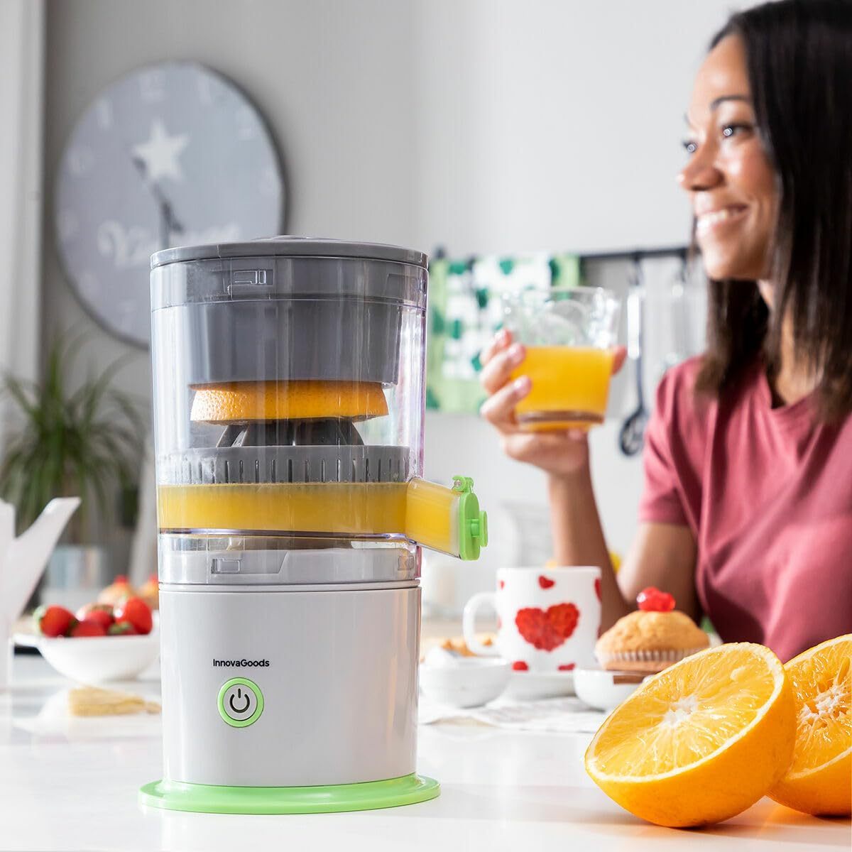 InnovaGoods® Presse-agrumes électrique rechargeable 250 ml, Capuchon anti-goutte hermétique, Presse-agrumes électrique Vitesse 22000 r.p.m., Arrêt automatique, Brosse de nettoyage incluse.