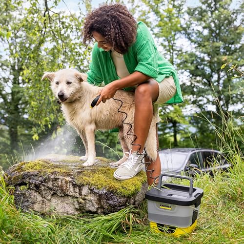 Kärcher Mobile Outdoor Cleaner OC 4 + Pet Kit, Fördermenge: 2 l/min, Gewicht: 3,1 kg, Wassertank: 8 l, Lithium-Ionen-Akku, Spiralschlauch, Gerätefilter, Kegel-/Flachstrahldüse, Handtuch für Haustiere